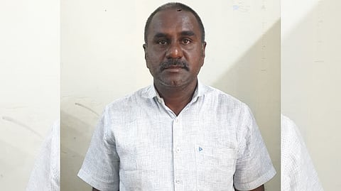 “மனைவியை கத்தரிக்கோலால் குத்திய கணவன்” - முதல் மனைவியை பிரிந்த நிலையில் கருத்து வேறுபாடு.. ஈரோடு சிக்னலில் நடந்த கொடூரம்!