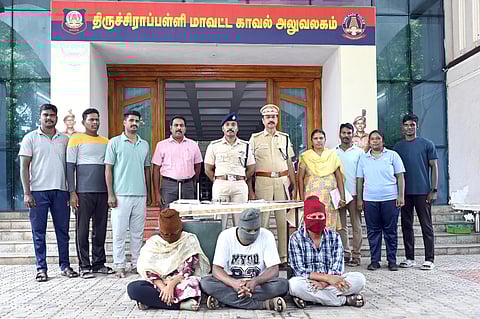 “முகநூலில் வந்த விளம்பரம்” - பணத்திற்காக போன் செய்து ஒரு லட்சத்தை இழந்த நபர்.. பத்து போன்களை வைத்து பல பேரை ஏமாற்றிய கும்பல்!
