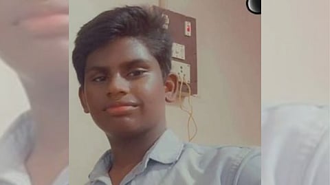 “தலையில் கொட்டு வைத்து வம்பிழுத்த வாலிபர்” - மாறி மாறி மோதிக்கொண்ட இளைஞர்கள்.. பறிபோன 17 வயது சிறுவனின் உயிர்!