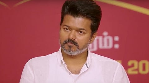 கரூர் வழக்கு கைமீறி செல்லும் 'அபாயம்'.. டெல்லி விரைகிறாரா விஜய்!? - 'அந்த' முக்கிய தேசிய தலைவருக்கு சென்ற ஃபோன் கால்!?