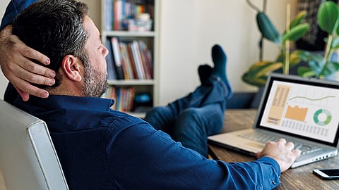 employees-working-from-home-pros-cons