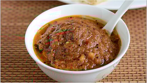 கெட்டுப் போகாத வெங்காய சட்னி! - வேலைக்குச் செல்லும் பெண்களுக்கு வரப்பிரசாதம்! - இட்லி, தோசைக்கு இதைவிட பெஸ்ட் இல்லை!