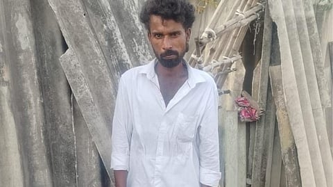 “பெற்ற மகளையே பாலியல் வன்கொடுமை செய்த தந்தை” - கத்தியை காட்டி மிரட்டி பலமுறை சித்ரவதை.. பேருந்தில் வெளியான காமக்கொடூரனின் முகம்!