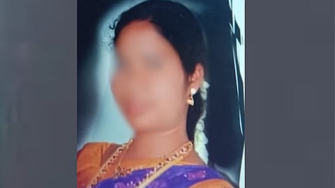 “தீக்குளித்த ஓவிய ஆசிரியரின் மனைவி” - கணவனின் கொடுமை தாங்க முடியாமல் விபரீதம்… விடுமுறை நாளில் திருப்பூரில் நடந்த பரபரப்பு!