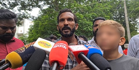 “சிறுவனை ஓரினச் சேர்க்கைக்கு அழைத்த மாணவர்கள்” - சாதி பெயரை சொல்லி தினம் செய்த சித்ரவதை.. வீடியோ பார்த்து கதறும் பெற்றோர்!