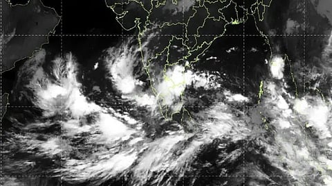 டித்வா புயல்..! காற்றழுத்த தாழ்வு மண்டலமாக வலுவிழந்தது..!