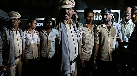 “கிணத்துல குதிச்சா விடுவாங்களா?” - இளம்பெண்ணை நோட்டமிட்டு பின் தொடர்ந்த வாலிபர்கள்.. போலீஸ் செய்த சிறப்பான சம்பவம்!