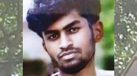 “கை குழந்தையுடன் தவிக்கும் மாணவிகள்” - காதலிப்பதாக சொல்லி ஒரே நேரத்தில் இருவரை கர்ப்பமாக்கிய வாலிபர்.. நீலகிரியில் பரபரப்பு!