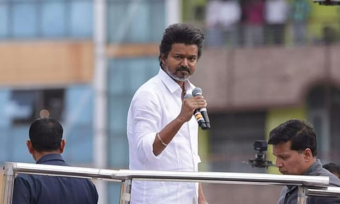 நாளை 10.30 மணிக்கு புதுச்சேரியில் மக்களை சந்திக்கும் விஜய்.. கூட்டத்தில் கலந்து கொள்ள தொண்டர்களுக்கு விதிக்கப்பட்ட கட்டுப்பாடுகள்!