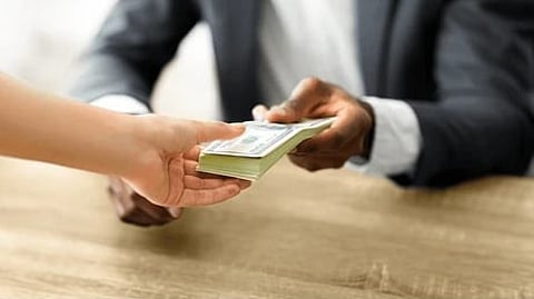 கடனிலிருந்து மீள என்ன செய்ய வேண்டும்? பணத்தின் மனநலன் ரகசியத்தை உடைக்கும் எளிய உத்தி!