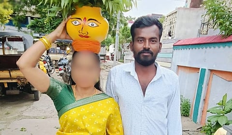 காதல் மனைவியை உயிருடன் பெட்ரோல் ஊற்றி எரித்த கணவன்… காப்பாற்ற சென்ற மகளையும் தீயில் தள்ளி விட்ட கொடூரம்!