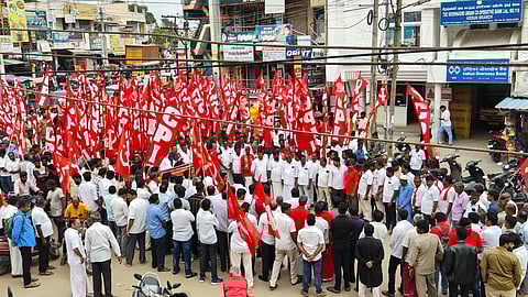 இந்திய கம்யூனிஸ்ட் கட்சிக்கு வயது 100! கான்பூரில் தொடங்கிய பயணம் முதல் இன்றைய அரசியல் களம் வரை - ஒரு வரலாற்றுப் பார்வை!