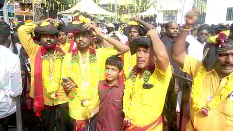 கோயில் கருவறையான கேப்டன் நினைவிடம்! இருமுடி கட்டி வந்த பக்தர்கள் - சிலிர்க்க வைக்கும் காரணம்!