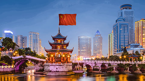 சீனாவின் 1 டிரில்லியன் டாலர் சாதனை! இந்தியாவிற்கு ஆபத்தா? முழு விவரம் உள்ளே!