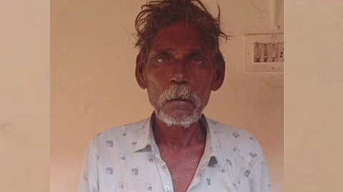 “மனைவியின் கையை துண்டாக வெட்டிய கணவன்” - அக்கம் பக்கத்தினருடன் ஏற்பட்ட தகராறில் விபரீதம்… பெண் கையுடன் மருத்துவமனையில் அனுமதி!