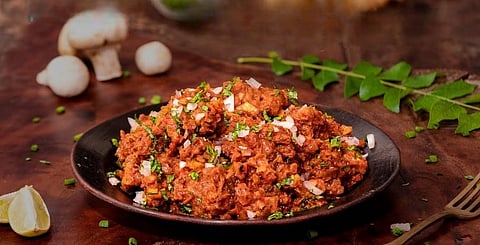 சப்பாத்திக்கு ஏற்ற காளான் மசாலா கிரேவி: ஹோட்டலுக்குப் போகவே வேண்டாம், இதோ எளிமையான செய்முறை!