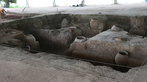 கீழடி ரகசியத்தை மறைக்கிறதா மத்திய அரசு? கொதித்தெழும் சு.வெங்கடேசன்! அதிர வைக்கும் 5700 ஆண்டுகாலத் தமிழ் நாகரிக மர்மம்!