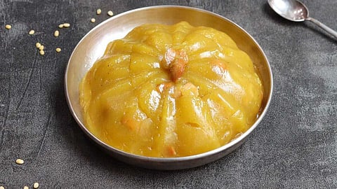 திருவையாறு ஸ்பெஷல் 'அசோகா அல்வா' ரகசியம்! வீட்டிலேயே நெய் மணக்கச் செய்வது எப்படி? ஸ்வீட் பிரியர்களுக்கான ஸ்பெஷல் பதிவு!