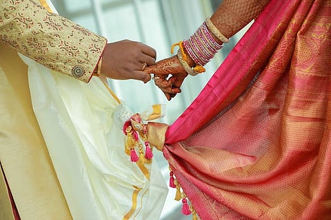 திருமணத் தடைகளும் பரிகாரங்களும்.. உங்கள் ஜாதகத்தில் கல்யாண யோகம் எப்போது கைகூடும்?