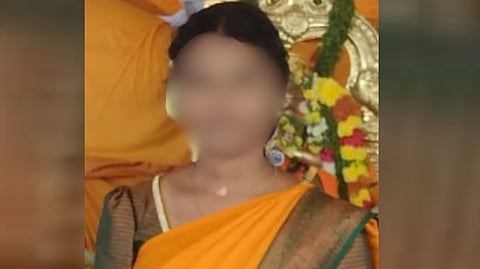 “அந்தரங்க புகைப்படங்களை வைத்து மிரட்டிய காதலன்” - பெண் ஆசிரியை எடுத்த விபரீத முடிவு.. அறையில் சிக்கிய நான்கு பக்க கடிதத்தில் சோகம்!