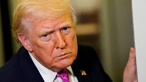 டிரம்பிற்கு எதிராக போர்க்கொடி தூக்கிய அமெரிக்கர்கள்!இடைக்கால தேர்தலில் சிக்கலை சந்திப்பாரா டிரம்ப்? - "அரசர்கள் வேண்டாம்" என்று பேரணி வரும் மக்கள்...