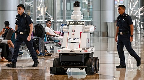 singapore airport robot police