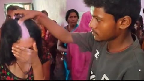 “சொந்த சித்தியுடன் உடலுறவில் இருந்த மகன்” - மகளை பார்க்க கூடாத கோலத்தில் பார்த்த தந்தை.. கண்ணீருடன் உறவினர் முன்னிலை நடந்த சம்பவம்!