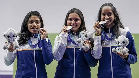 துப்பாக்கிச் சுடுதலில் பதக்க வேட்டை... MMA-வில் வரலாறு படைத்த இந்தியா!
