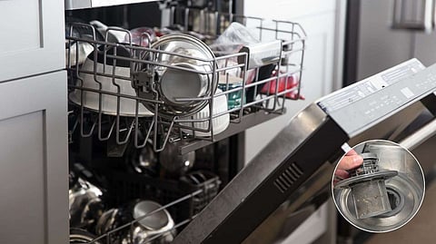 Dishwasher'ல் பாத்திரம் கழுவும்போது இந்த தவறுகளை செய்யாதீங்க... இயந்திரமும் பாத்திரமும் பாதிக்கப்படலாம்