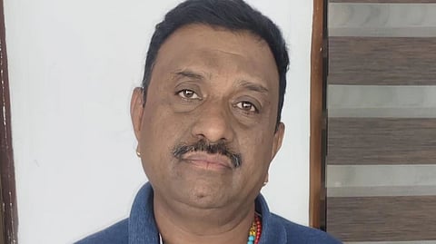 கைதியின் விடுதலைக்காக போலி உத்தரவு... மனைவியிடம் பாலியல் அத்துமீறல் செய்ததாக சிறை அதிகாரி மீது குற்றச்சாட்டு!