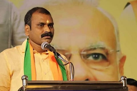 மாணவர்கள் நலன் கருதி +2தேர்வை ரத்து செய்ய வேண்டும் - தமிழக பாஜக தலைவர் வேல்முருகன் .