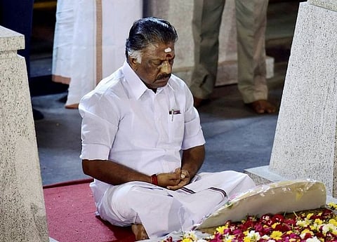 எங்கே இருக்கிறார் ஓபிஎஸ்.? சந்தேகத்தை கண்பார்ம் பன்னும் திடீர் ஆலோசனை கூட்டம்.!