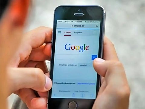 கொரோனாவால் பெற்றோரை இழந்த குழந்தைகளுக்கு ஸ்மார்ட்போன்...