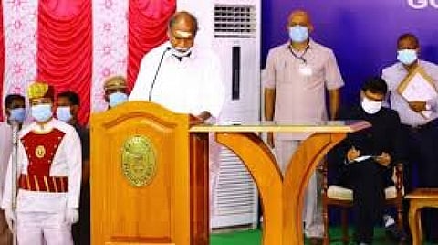 ரெண்டு ஊசி போடாததால் 100 ஊசி போட்டேன்: கதறிய முதல்வர்