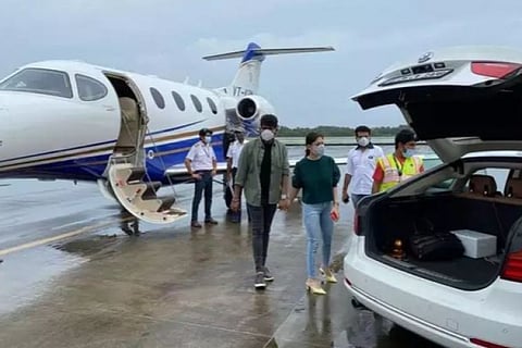 பெற்றோரை பார்க்க விக்னேஷ் சிவனுடன் சென்ற நயன்தாரா! திருமணம் குறித்த சந்திப்பா?