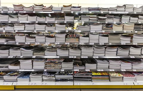 பள்ளிகள் எப்போது திறக்கும்... ஏங்கி கிடக்கும் நோட்டு புத்தகங்கள்!