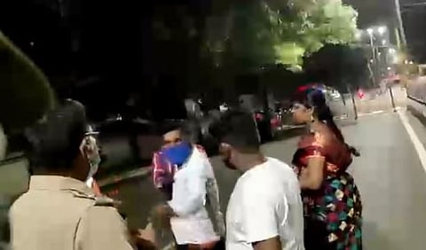 பீப்...... சவுண்டுடன் போதையில் போலீசாருடன் தகராறில் ஈடுபட்ட விசிக வழக்கறிஞர்