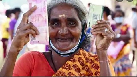 ரேஷன் கடைகளில் ரூ.2000 வழங்கும் பணி தொடருமா?