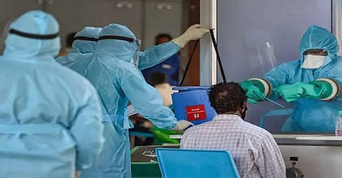 தமிழ்நாட்டில் படிபடியாக கொரோனா பாதிப்பு குறைந்து வருவதால் பொதுமக்கள் நிம்மதி...