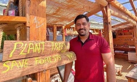 சர்ச்சைக்குள்ளான தோனியின் புகைப்படம்... விளக்கம் அளித்த வீட்டின் உரிமையாளர்