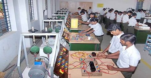 ஒன்பதாம் வகுப்பு மதிப்பெண்களை வைத்து பாலிடெக்னிக்  சேரலாம்: தமிழக அரசு அரசாணை வெளியீடு...