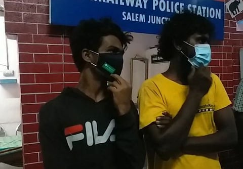 ரயிலை கவிழ்க்க முயன்ற இருவர் கைது: சேலம் ரயில் நிலையத்தில் பரபரப்பு!