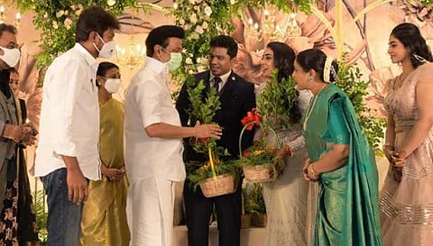 பொன்வண்ணன் - சரண்யா மகள் திருமணம் ... முதல்வர் ஸ்டாலின் நேரில் வாழ்த்து