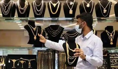 உச்சத்திற்கு செல்லும் தங்கம் விலை: இல்லத்தரசிகள் கவலை