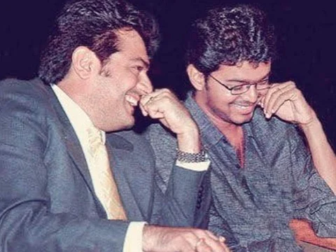 வரி கட்டுங்க விஜய்..!கடனை அடைங்க அஜித்..! ட்விட்டரில் டிரெண்டாகும் ஹேஷ்டேக்..!