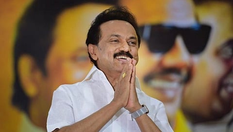 திமுகவில் இணைந்த அதிமுக முன்னாள் அமைச்சர், எம்.பிக்கள் .! உறுப்பினர் அட்டை வழங்கிய ஸ்டாலின்.!