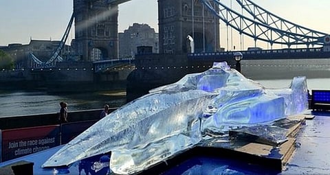 ஐஸ் கட்டியால் செய்யப்பட்ட கார்… சொல்ல வருவது என்ன?