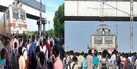 ரயில் மறியலில் ஈடுபட்ட பயணிகள்: 3 மணி நேரமாக ரயில் சேவை பாதிப்பு