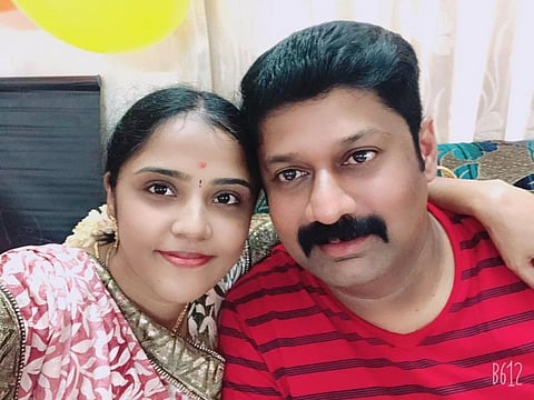 இளம் பெண்ணோடு உல்லாச வாழ்க்கை... குழந்தை கொடுத்துவிட்டு ஏமாற்றிய முன்னாள் எம்.எல்.ஏவின் மருமகன்!!