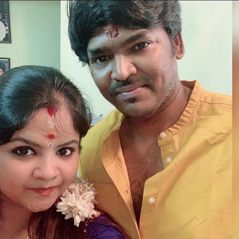 வெளிநாட்டில் படிக்கலாம் வாங்க... சீட் வாங்கித் தருவதாக மோசடி செய்த தம்பதி.. கணவன் கைது, மனைவிக்கு போலீஸ் வலைவீச்சு...